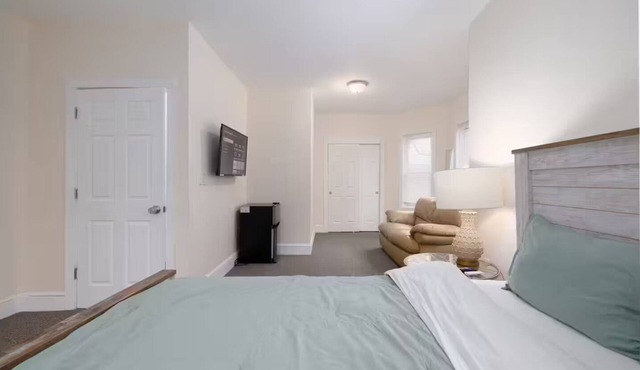 Spacious Urban Townhouse Groups and Family