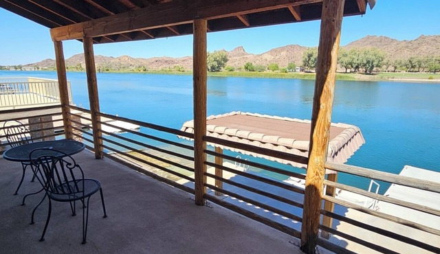 Spacious waterfront 4 bedroom home with WiFi, AC on Parker Strip with dock views