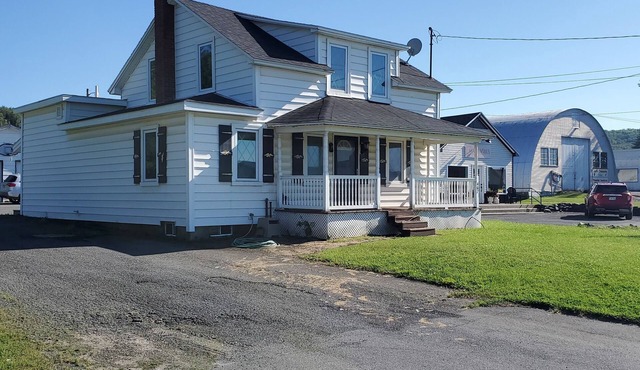 SpaciousHome - Great location, direct access to Atv and snowmobile trails!