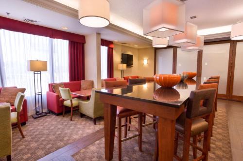 Spark by Hilton St Louis Southwest