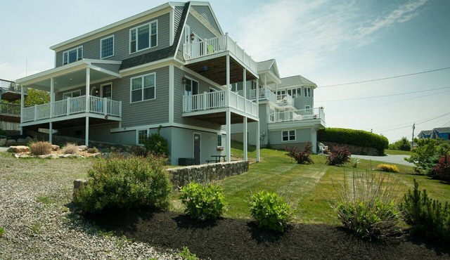 Spectacular Ocean Views. Walking Distance to Beaches and Center.