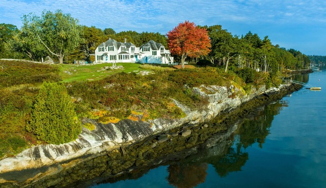 SPECTACULAR VIEWS! 3 acre WATERFRONT retreat with private dock. Bring your boat!