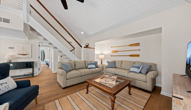 Spinnaker Beach House! Golf Course Views! Pet Friendly! Amenity access included