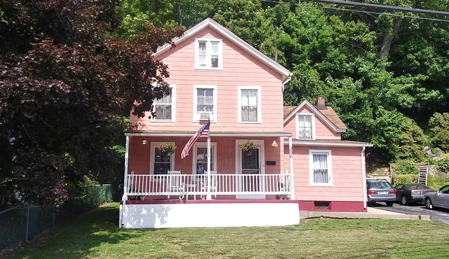 Spotless 3 BR SE Connecticut near 2 Casinos and area attractions.