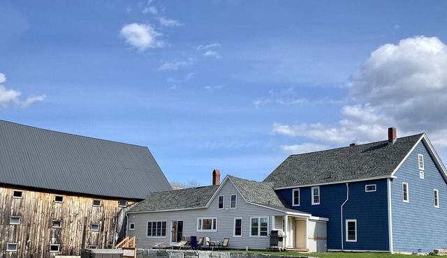 Sprawling Updated Farmhouse w/huge backyard & firepit 5⭐️