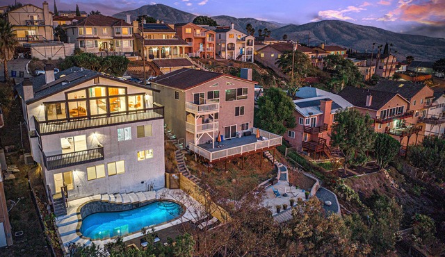 Spring Valley Retreat with Panoramic Views in Spring Valley