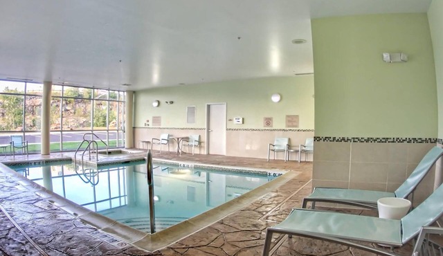 SpringHill Scranton | King w/Sofa | Firepit Nights, Pool Time | 2 Units