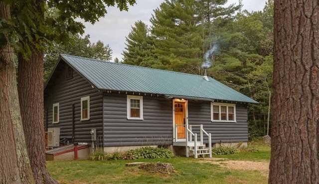 Spruce Cove Cabin: midcentury escape by Portsmouth