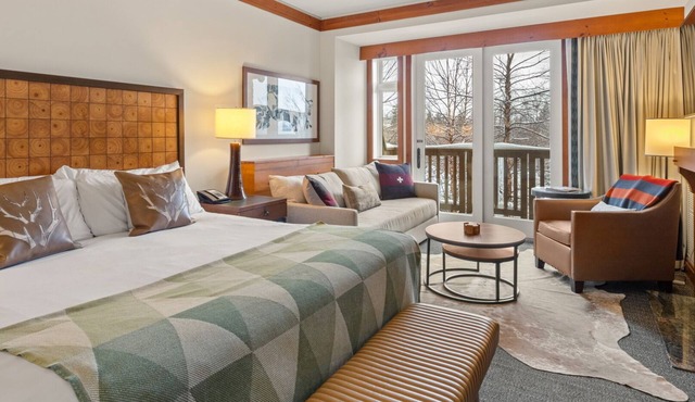 Spruce Peak Studio overlooking Village Ski In/Ski Out. Breweries, MTB, Hiking