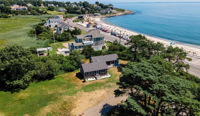 Steps to North Hampton Beach: Cottage w/Deck!