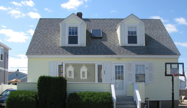 Steps to Seabrook Beach Ideal for Extended Family or 2 Families- 2 LR, 2 KT, 2 B