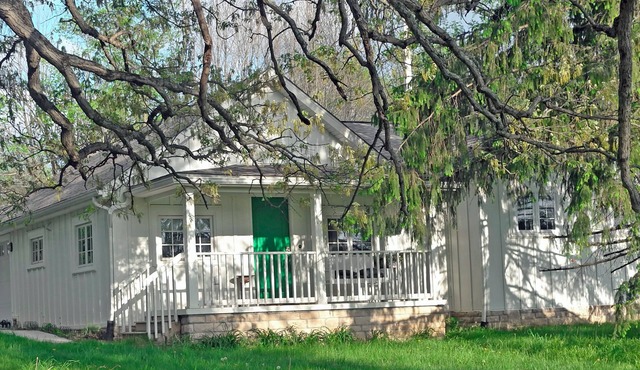 Stobbs Cottage - Granville Area Cottage with Generous Amenities.