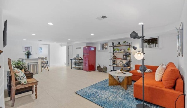Stone's Throw from Capitol Hill Free Parking