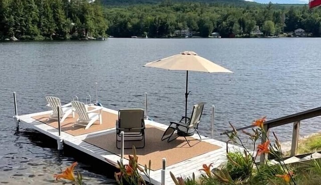 Storybook Cottage, Superior Lakeside Location - Four Season Fun - Come vacation!