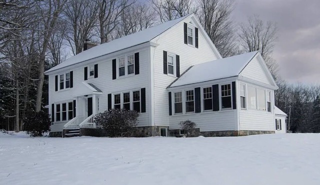 Stratton View Farmhouse + Guesthouse