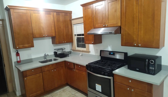 Student Housing 6-bedroom Full Unit 1 block from UC Berkeley Southside