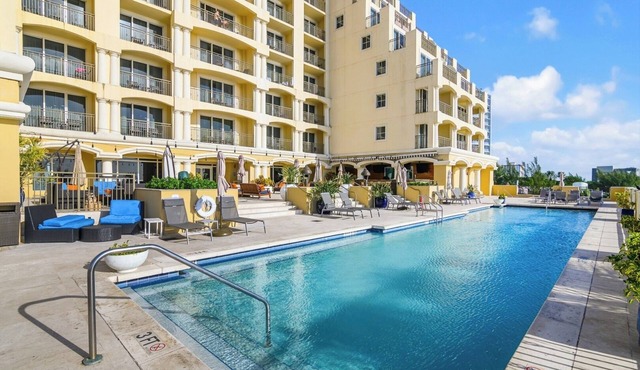 Studio 1 King Oceanfront near Birch Park, Pool, Spa, Dining