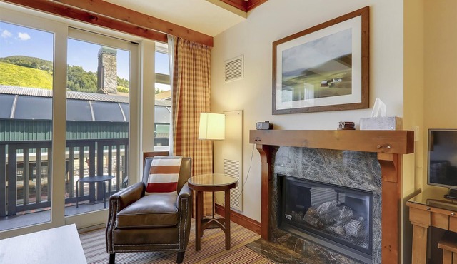 Studio 373: fireplace, a/c, & Spruce Peak amenities!