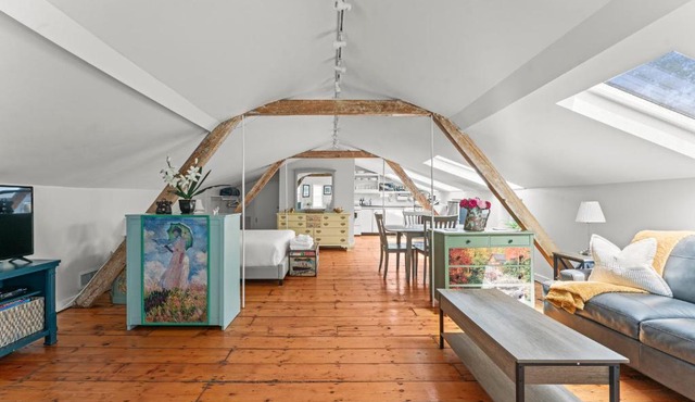 Studio Flat Above Historic Cider Mill