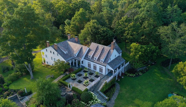 Stunning, 8 Bedroom Estate & Retreat. Historic Elegance with Designer Interiors