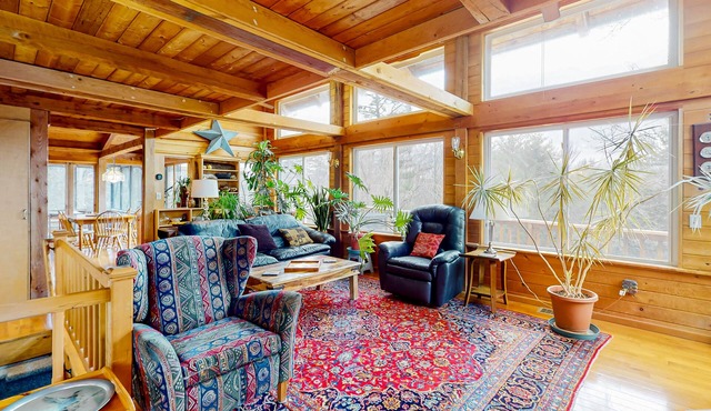 Stunning dog-friendly home with board games, sauna, balcony, gas grill, & deck