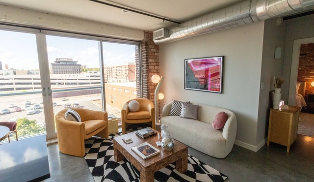 Stunning Downtown Loft in Trendy Blue Dome District