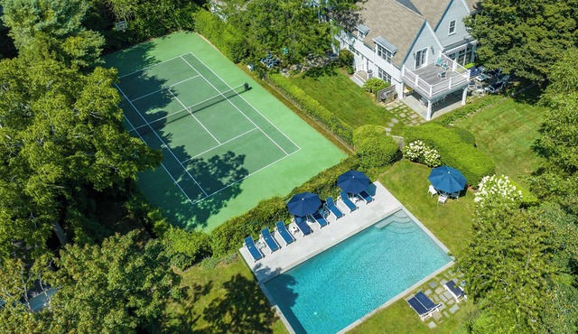 Stunning House: Tennis & Pool in Southampton Estate section