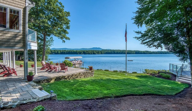 Stunning lakefront hideaway with water view, beach access & dock