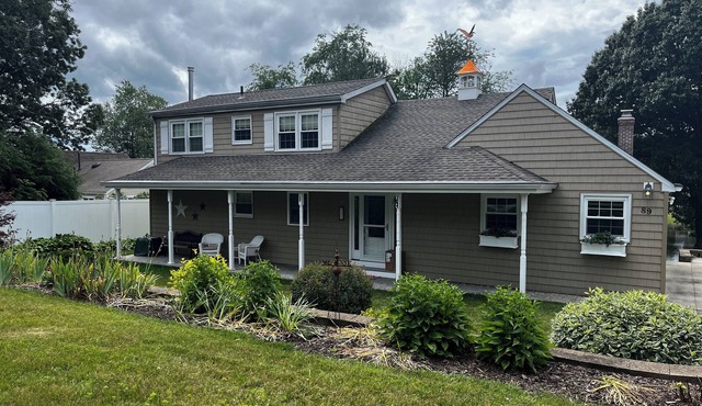 Stunning Lakefront Escape! Book Your Dream Getaway!