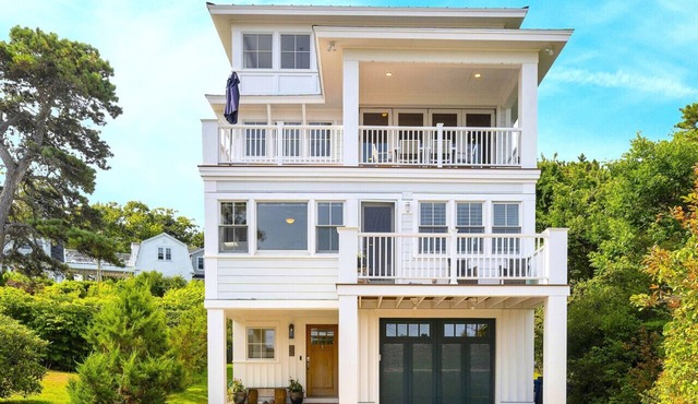 STUNNING OCEAN VIEWS NEXT TO THE CLIFF HOUSE! New Listing, Premier Host!