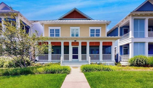 Stunning Peninsula getaway with pools, hot tubs, sports courts, & on-site golf