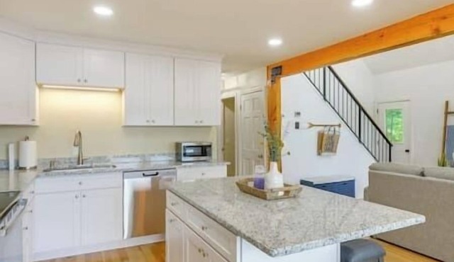 Stunning Sterling Sanctuary: Unwind on the Water!