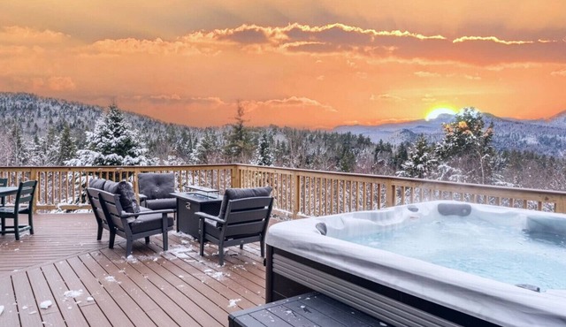 Stunning Summer Mtn Home Near Lake, Pet Friendly 🚣 🌲 🎱 🏓
