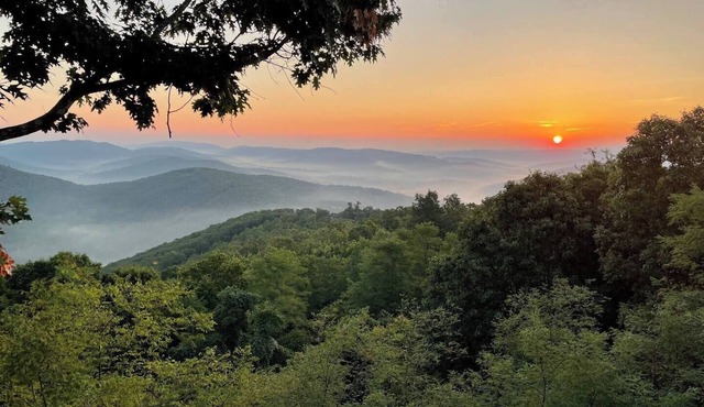 Stunning Views: Secluded 5 bedroom Mountain Home