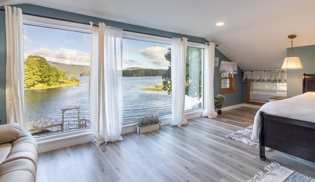 Stunning Waterfront, Acadia National Park as your Backyard.