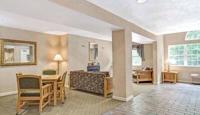 Sturbridge Plaza Hotel