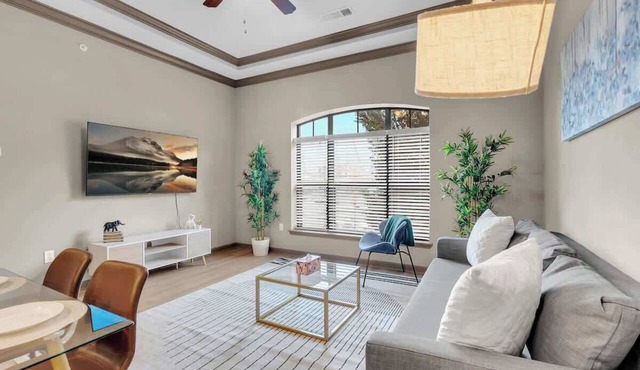 Stylish 1BR Near BOK Center-Gym, Pool, Pet Frndly