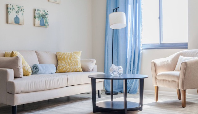 Stylish 2 BR walkout Apartment in DT