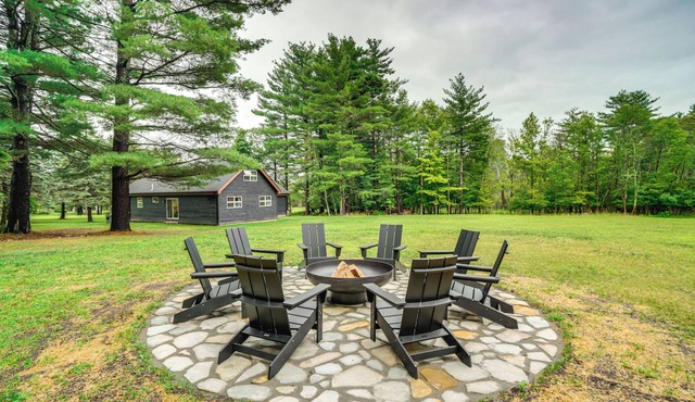Stylish Catskills Retreat: Year-Round Adventure!