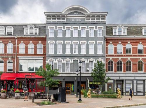 Stylish DTWN Hotel, Steps to Restaurants, King Bed, Room # 205