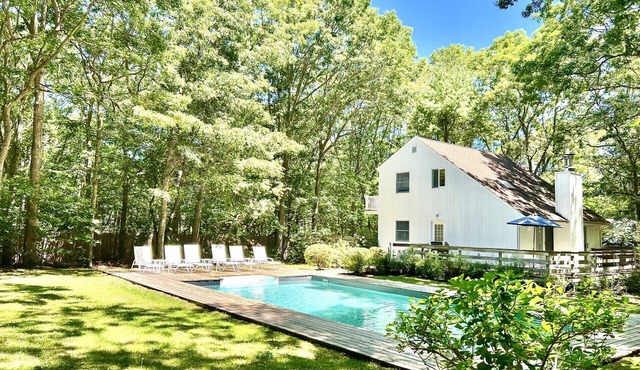 Stylish East Hampton Escape! Close to Village/Beach, Modern kitchen, Heated pool