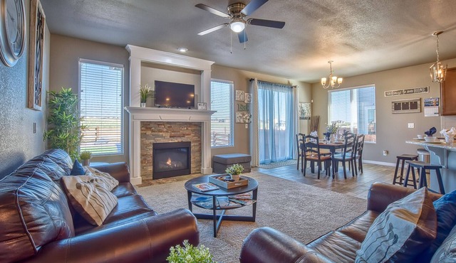 Stylish Home! 2 Master Suites, 5 Bedroom, 3 Full Bath, Golf Course Community