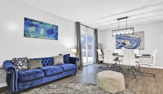 ♦Stylish Home♦Corner Lot♦Full Kitchen♦Backyard♦10min→DT♦Google Fiber♦