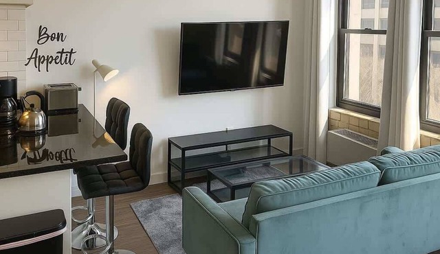 Stylish HydePark Studio Retreat
