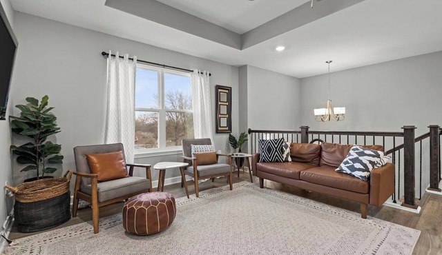 Stylish MidModern New Build w/Extra Apartment
