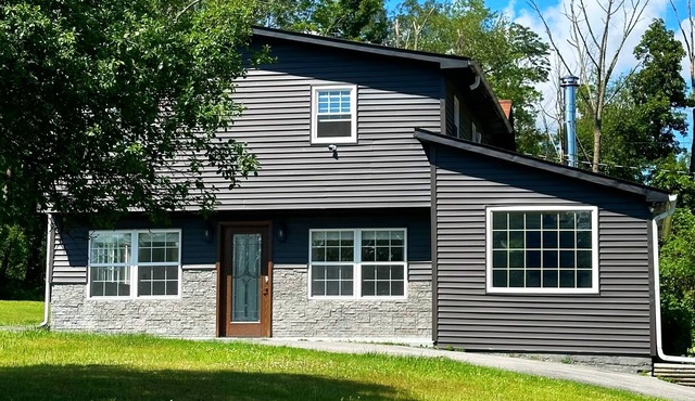 Stylish & Peaceful Getaway on 3 Private Acres