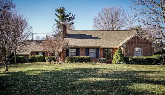 Stylish & Perfect for DERBY close to dining, shopping w/NEW POOL