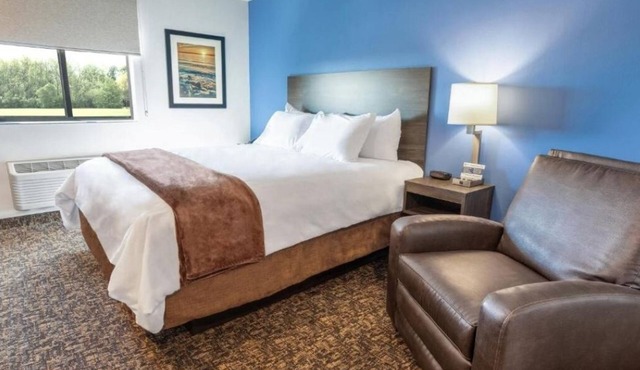 Stylish Room Pet Friendly Near Gage Museum And Sprinting Speedway Action