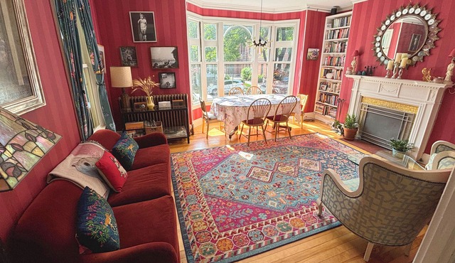 Stylish & Spacious Townhouse w/Garden, Family-friendly, walk to downtown!