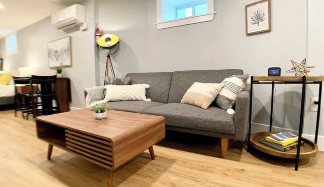 Stylish Studio - Sanitized , Private, Spotless